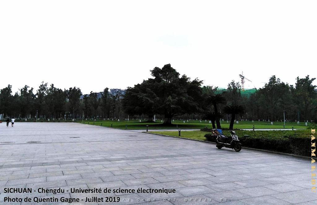 Chengdu- Universite Science electronique 056.jpg
